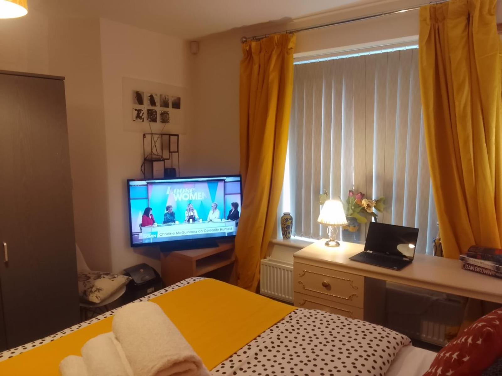 Cosy Stay In Walsall By Ideal Home Bloxwich Exterior foto